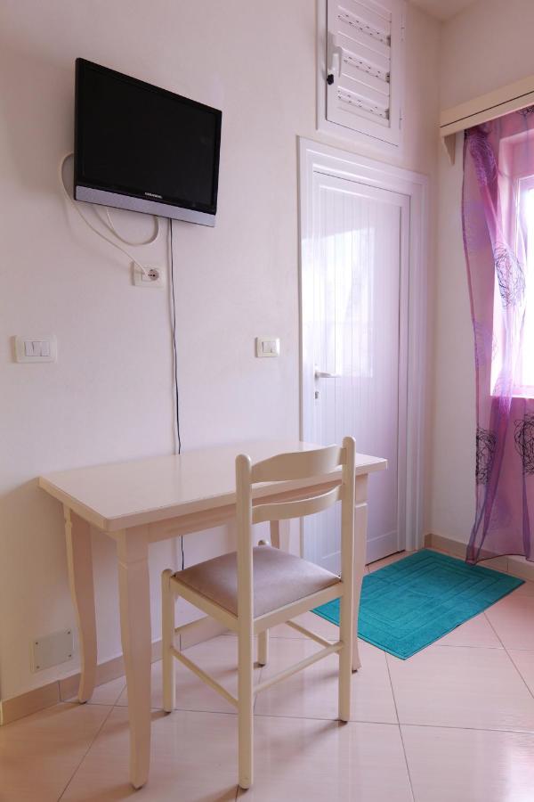 Vila Fredi Ksamil Exterior foto